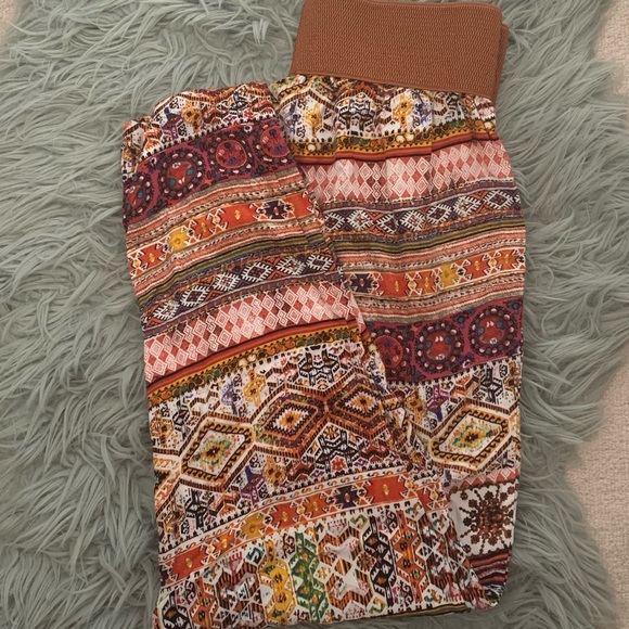 Pegged Pants Tight Around the Ankle - Picture 2 of 6